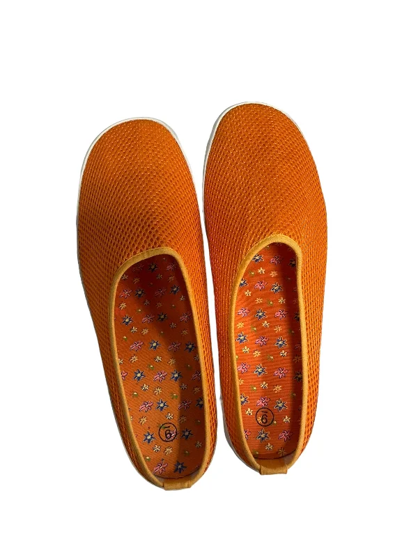 flats near city rivers-Orange Shoes Flats Clothes Mentor, Size 9