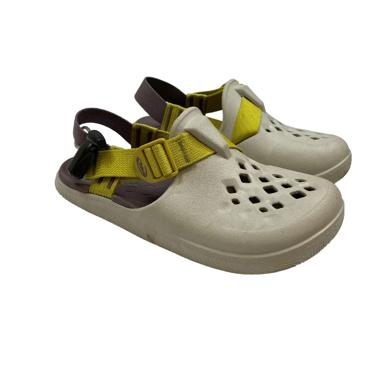 pet-friendly flats city center-Grey Shoes Flats Chacos, Size 8