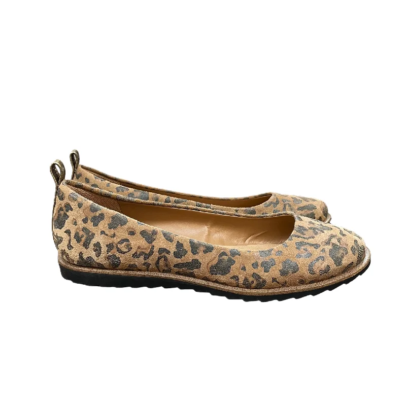 flats with pet playrooms-Animal Print Shoes Flats By Comfortiva, Size: 7