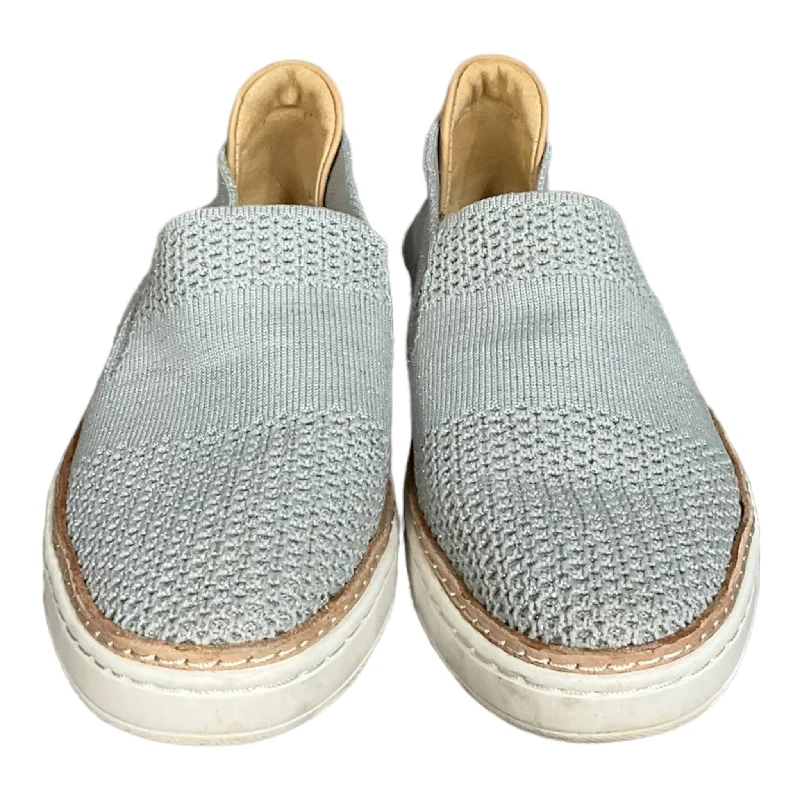 pet-friendly flats near shops-Grey Shoes Flats Ugg, Size 6