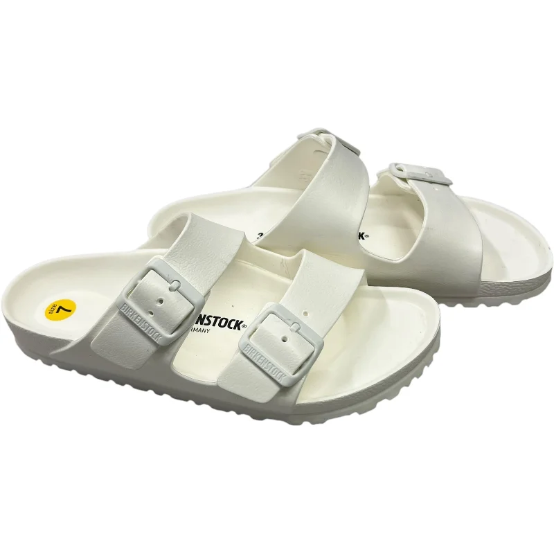 affordable sandals for kids-Sandals Flats By Birkenstock In White, Size: 7