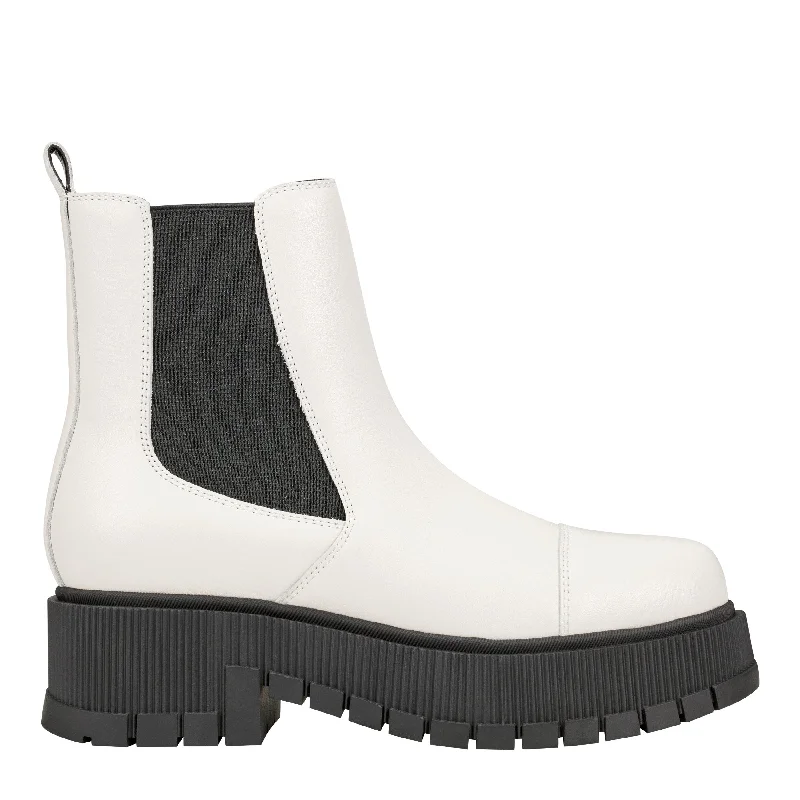 Boots for trendy walks-Bermida Lug Sole Bootie