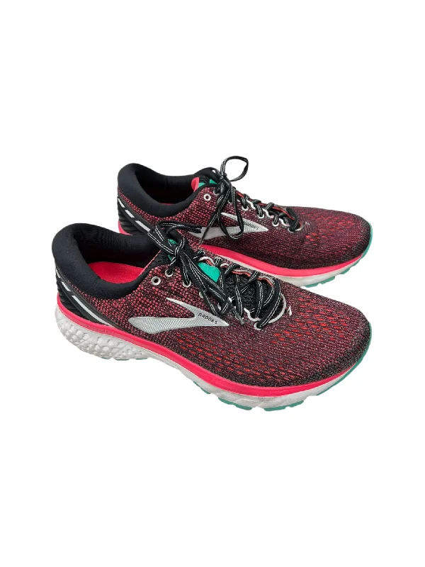 Athletic shoes for hybrid terrainsShoes Sneakers By Brooks In Black & Pink, Size: 9