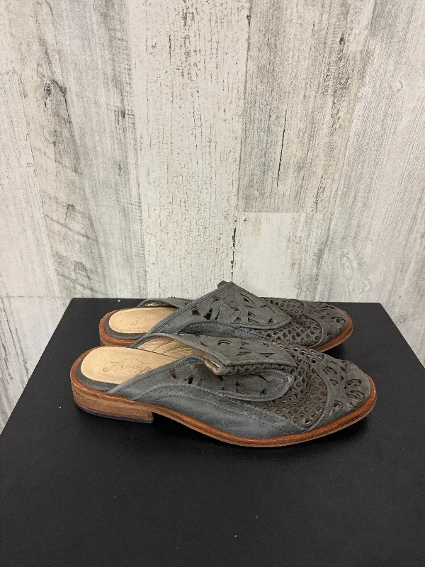 flats with rooftop patios-Grey Shoes Flats Free People, Size 7.5