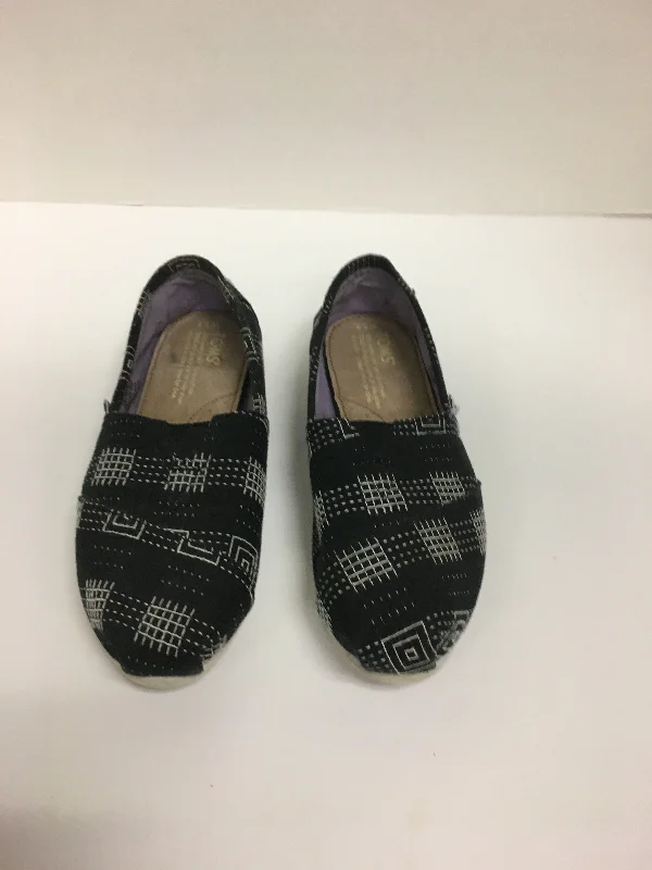 trendy flats near clubs-Shoes Flats By Toms  Size: 5.5