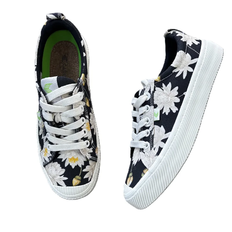 Athletic shoes with velcro strapsShoes Sneakers By Cariuma In Floral Print, Size: 7