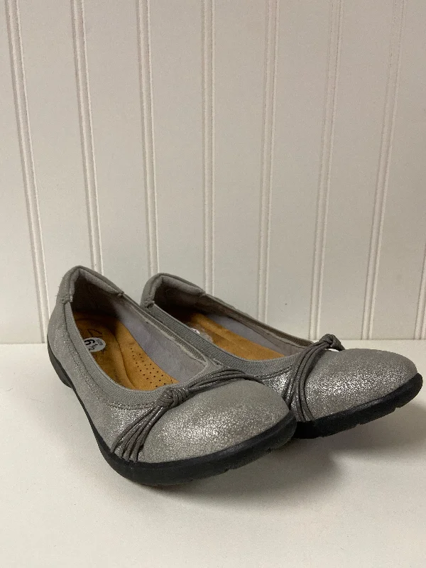 flats for sale modern-Silver Shoes Flats Clarks, Size 6.5