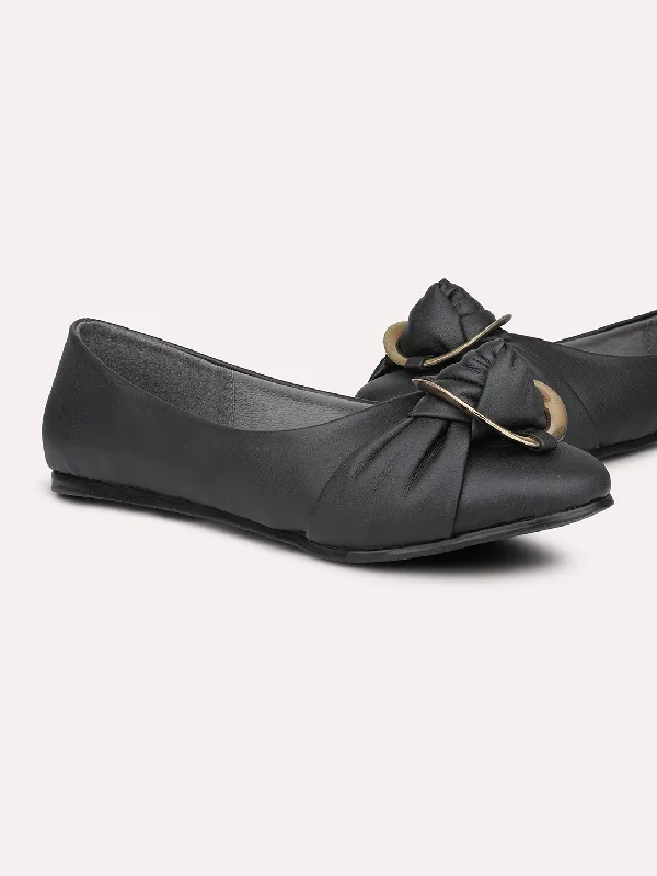 small flats near rivers-Women Black Buckle Detailed ballerinas Flats