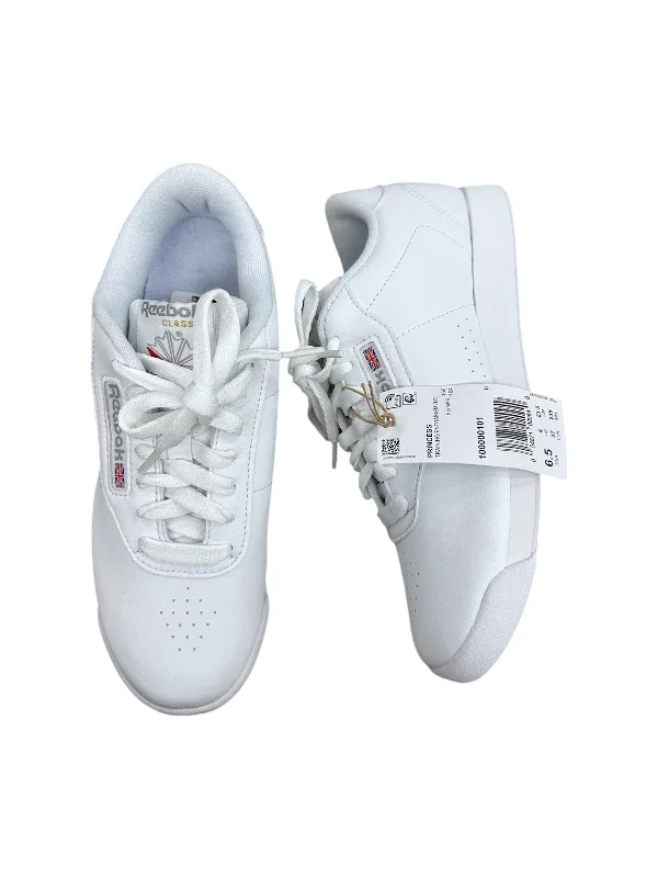 Athletic shoes with low dropShoes Sneakers By Reebok In White, Size: 6.5