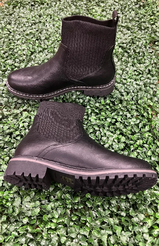 Boots with firm soles-Black Cabin Fever Boots