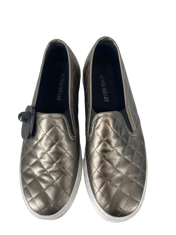 affordable flats near cafes-Silver Shoes Flats Olivia Miller, Size 8