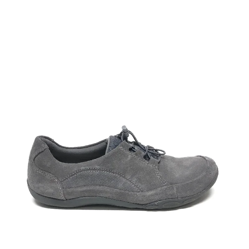 Athletic shoes with big logosShoes Sneakers By Clarks In Grey, Size: 10