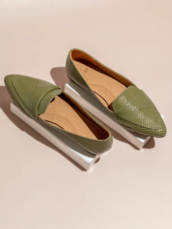 flats with secure locks-Women Green Textured Ballerinas Flats