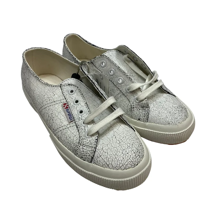 Athletic shoes with solid framesShoes Sneakers By Superga In White, Size: 7.5