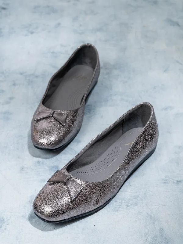 flats with biometric entry-Women Pewter Textured Bow Detail Flats Ballerinas