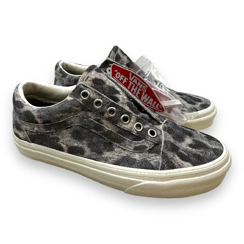 Athletic shoes with fun designsShoes Sneakers By Vans, Size: 5